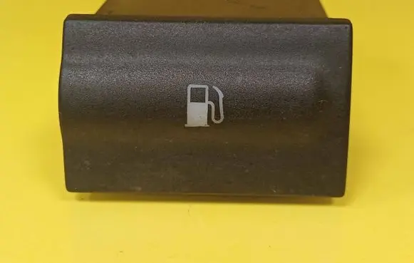 Skoda Octavia Mk1 (1U) Fuel tank opening switch 