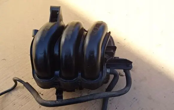 Toyota RAV 4 (XA50) Intake manifold