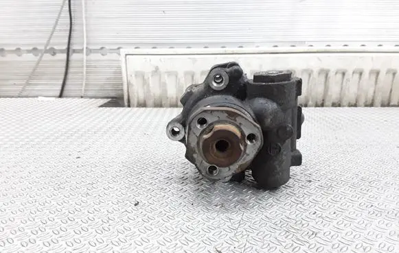 Volkswagen Golf IV Power steering pump 1J0422154E