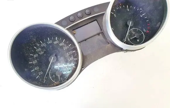 Speedometer (instrument cluster)