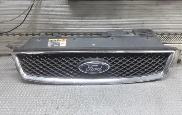 Ford Focus C-MAX Front bumper upper radiator grill 3M51R8138