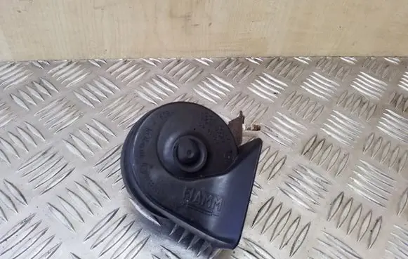 BMW 3 E46 Horn signal E30055306