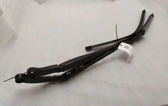 Ford Mustang VI Front wiper blade arm FR3B17C495AA FR3B17B589AA