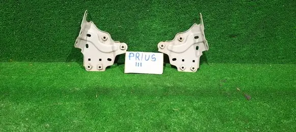Toyota Prius (XW30) Fender mounting bracket
