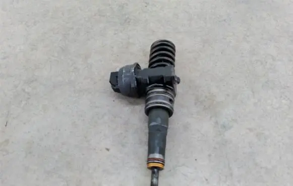 Volkswagen Transporter - Caravelle T5 Fuel injector 07Z130073F