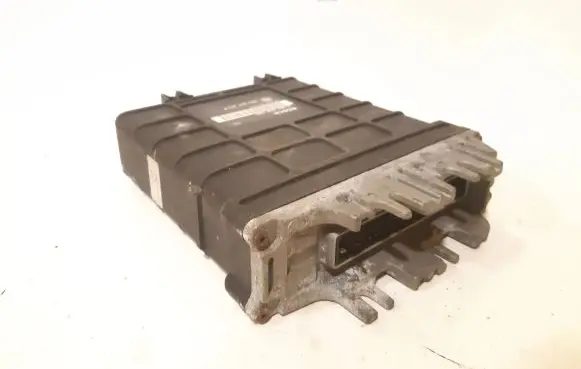 Volkswagen Golf III Engine control unit/module 1H0907311F 0261200760