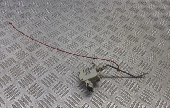 Audi A3 S3 8P Fuel tank cap lock 8P0862153A