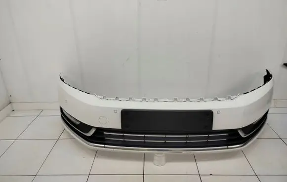 Volkswagen PASSAT B7 Front bumper 