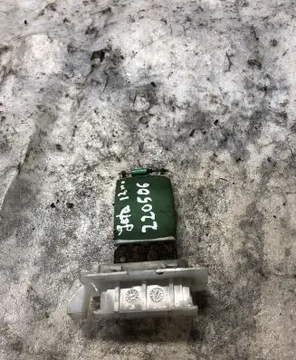 Volkswagen Jetta VI Heater blower fan relay 