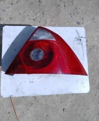 Ford Mondeo Mk III Rear/tail lights 1S7113404A
