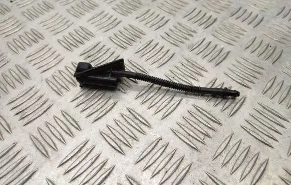 Ford Focus Windshield washer spray nozzle 