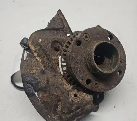 Volkswagen Golf III Front wheel hub spindle knuckle