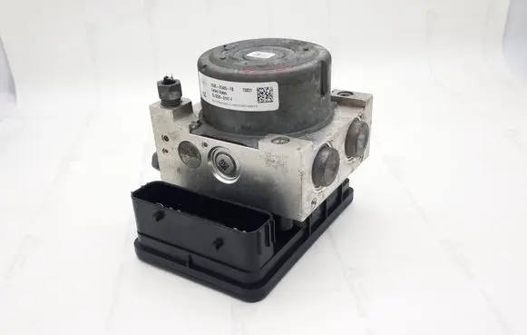 Ford Fusion II ABS Pump DG9C2C405FB
