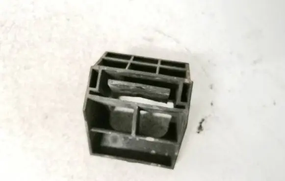 Radiator mount bracket