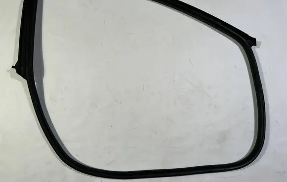 Maserati Quattroporte Front door rubber seal 9865350