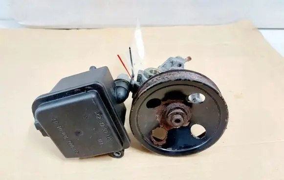Mercedes-Benz S W220 Power steering pump 0024668601