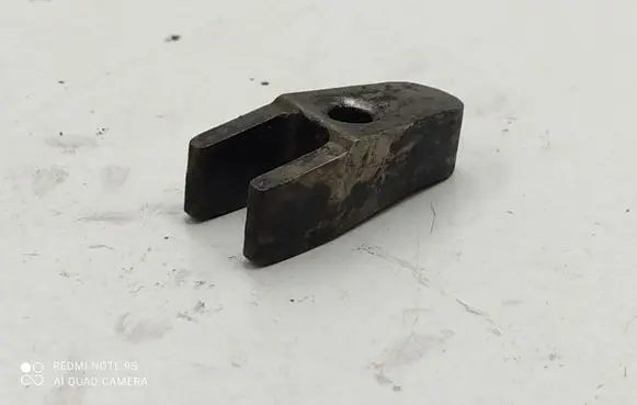 Mercedes-Benz CLK A209 C209 Fuel Injector clamp holder