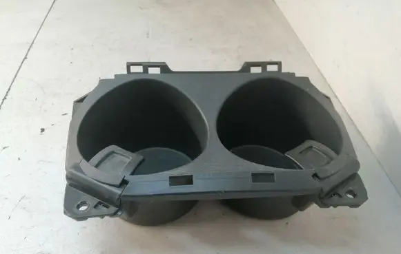 Cup holder front