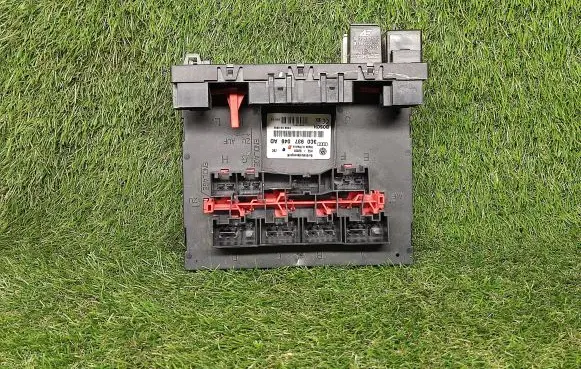 Volkswagen Golf Plus Power management control unit 3C0937049AD