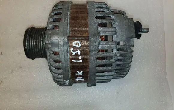 Nissan Juke I F15 Generator/alternator 231003VDIA
