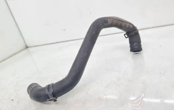 Volkswagen PASSAT B6 Engine coolant pipe/hose