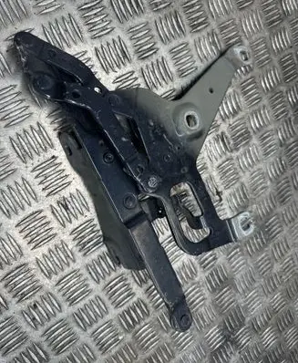Engine bonnet/hood hinges