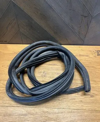 Opel Vivaro Sliding door rubber seal 