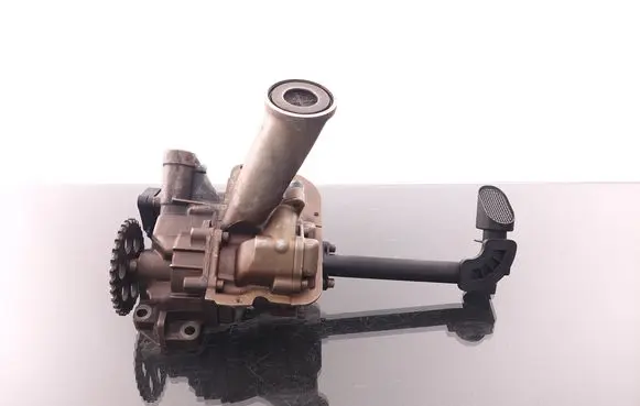 Volkswagen Touareg I Oil pump 077115105G 077115105 671085762