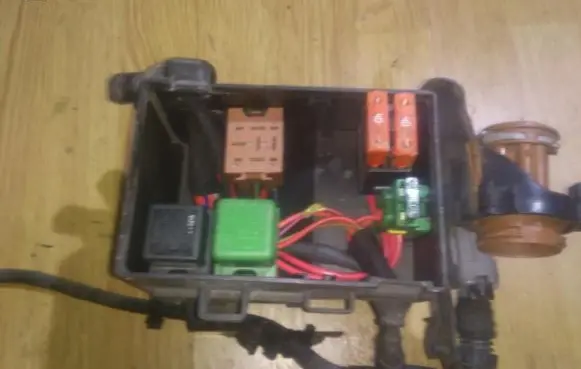 Nissan Almera Fuse box set