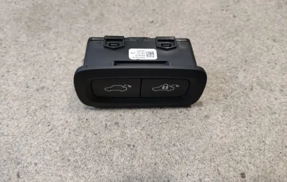 Volvo XC90 Tailgate/boot open switch button 31674801