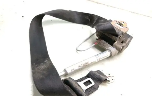 Audi A4 S4 B5 8D Front seatbelt 8D0857705A