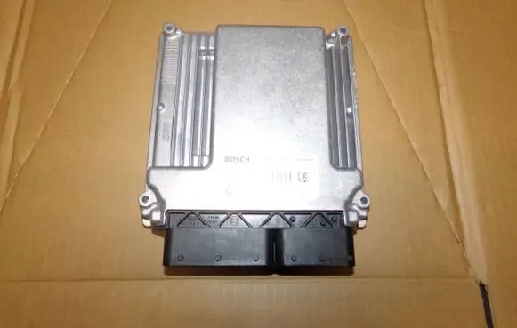 BMW 5 E60 E61 Engine control unit/module 0281012754