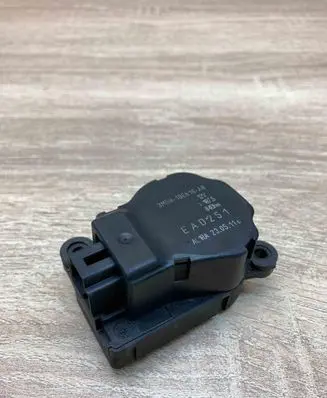 Ford C-MAX I Air flap motor/actuator 3M5H19E616AB EAD251