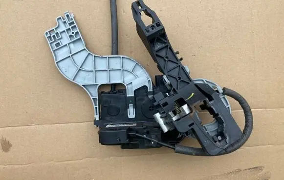 KIA Sportage Rear door lock 814103U010