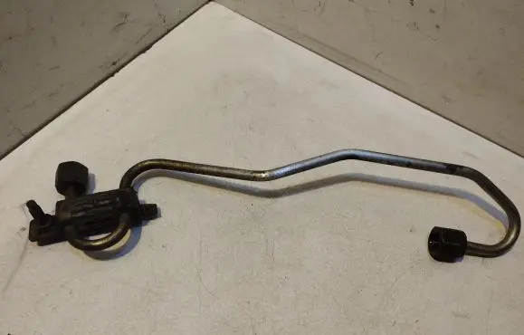 Nissan X-Trail T30 Fuel injector supply line/pipe 