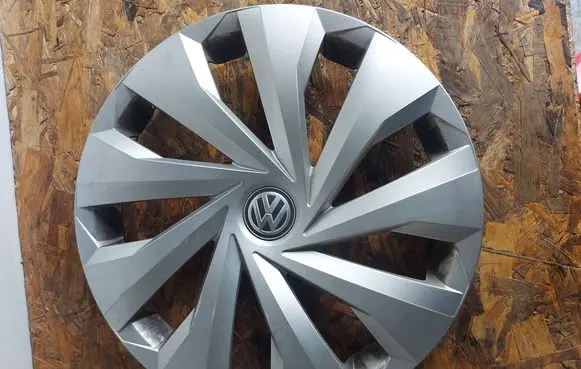 Volkswagen Polo VI R15 wheel hub/cap/trim 2G0601147A