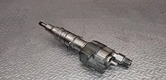 BMW 3 E90 E91 Fuel injector 7589048 10181010