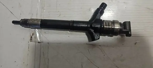 Toyota Avensis T250 Fuel injector 236700R180 12J95890