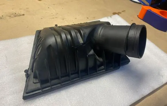 BMW 2 F46 Air filter box cover 