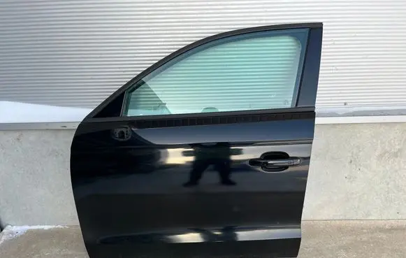 Audi A1 Front door LY9B