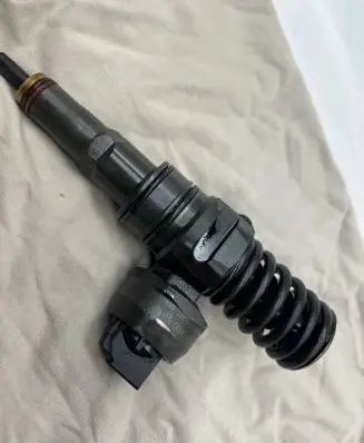 Volkswagen Caddy Fuel injector 038130073AG
