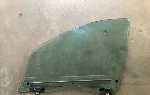 Renault Scenic III - Grand scenic III Front door window glass four-door 43R00049 E000292 DOT24M25AS2
