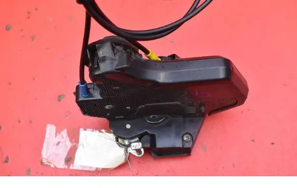 Toyota Corolla Verso E121 Rear door lock 