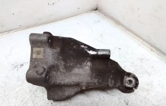 Mercedes-Benz E W212 Engine mounting bracket A6512233504