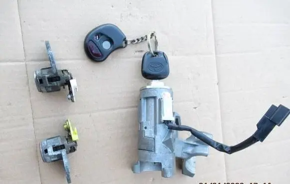 Toyota Yaris Ignition lock 450200D01