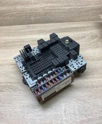 Volvo V70 Fuse module 08696098 30679527