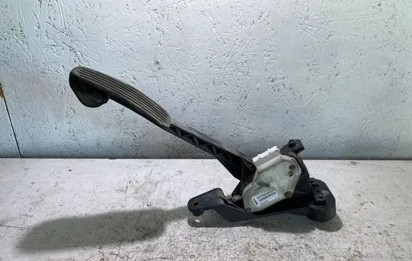 Volvo XC90 Accelerator throttle pedal 30683520 052405 6PV00853716
