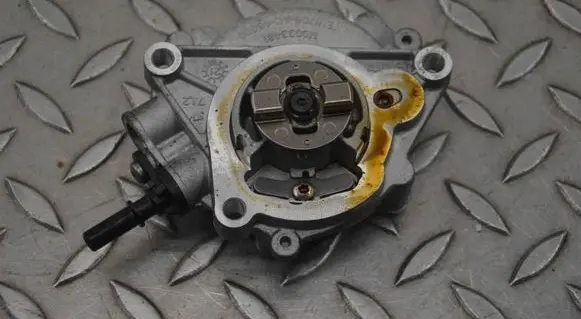 Peugeot 208 Vacuum pump 9812133880