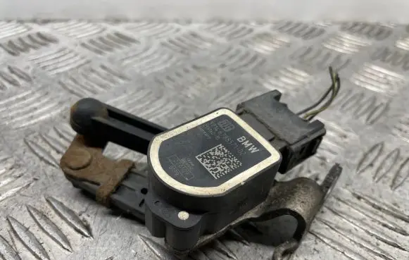 Headlight/headlamp level sensor