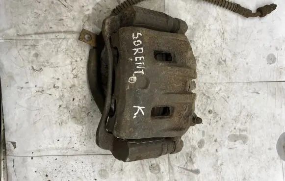 KIA Sorento Front brake caliper